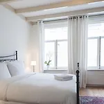 Herengracht Canal Apartment
